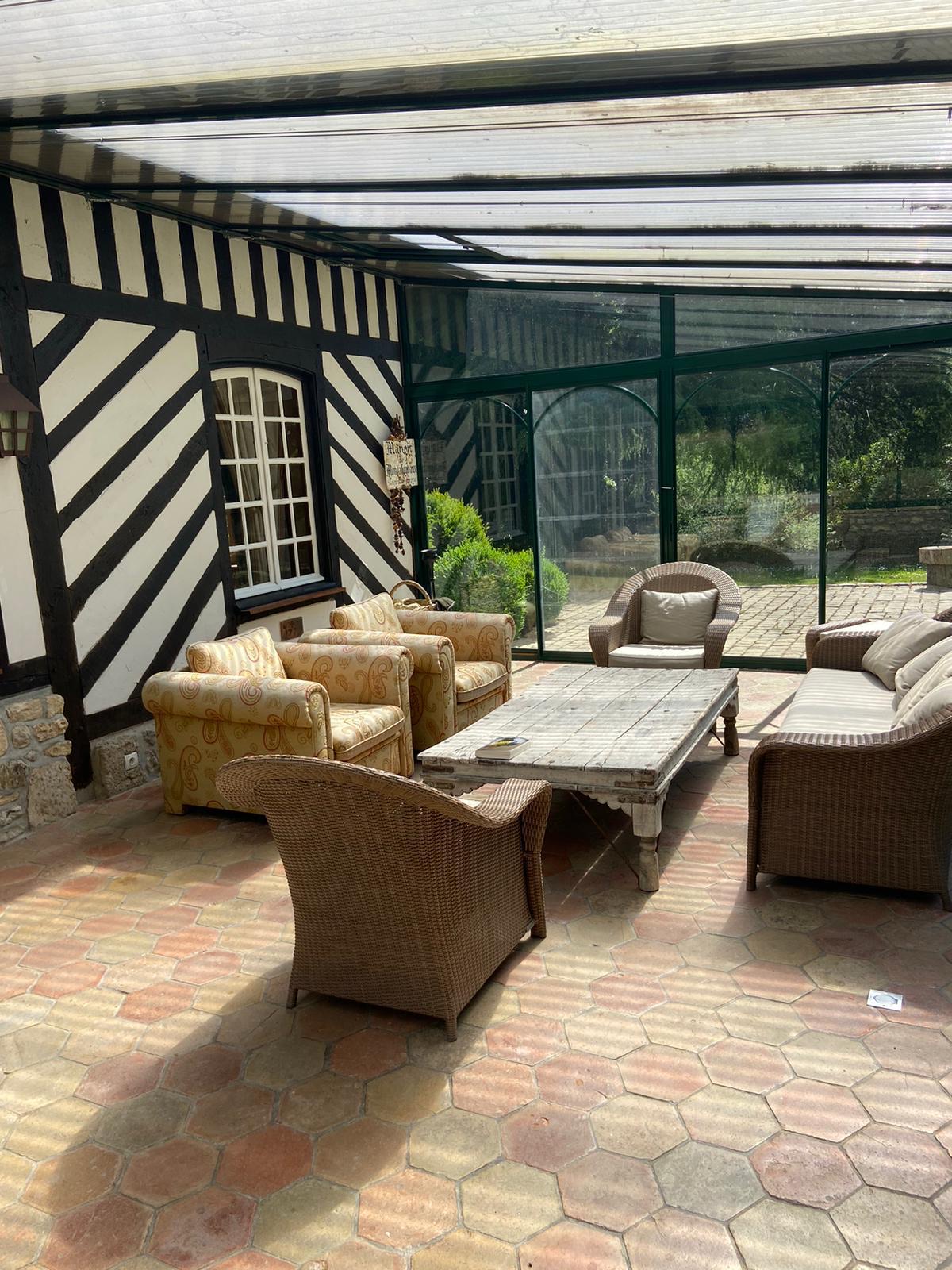 Hébergement sur place au Domaine de Barneville — chambres avec salles de bain